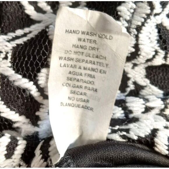 Stilettos Black & White Textured Romper Size Medium Fun and Sexy all in one Pock - Picture 11 of 16